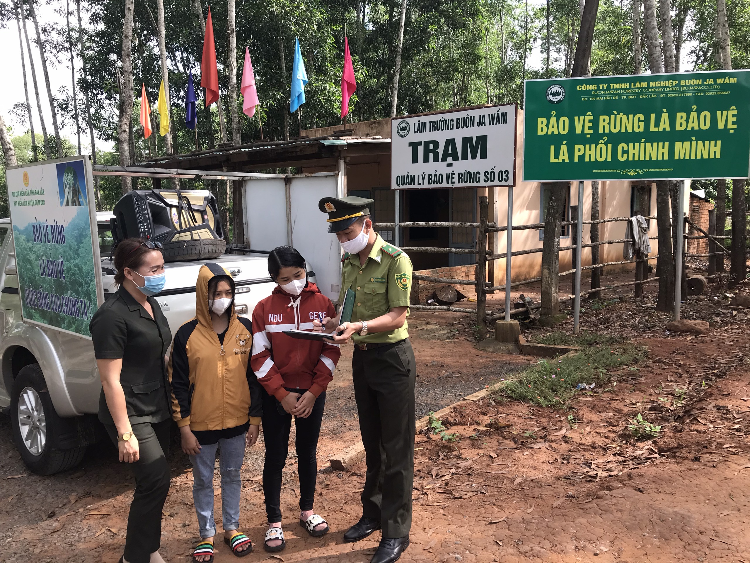 Hạt Kiểm lâm huyện CưM'gar đẩymạnh công tác tuyên truyền pháp luật về Lâm nghiệp 